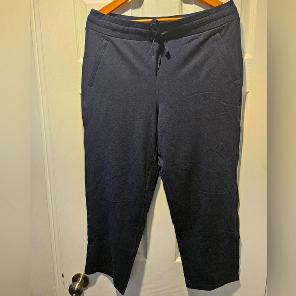NWT. Pima Terry Straight Leg Crop Pants. Large. Navy blue - Picture 3 of 5